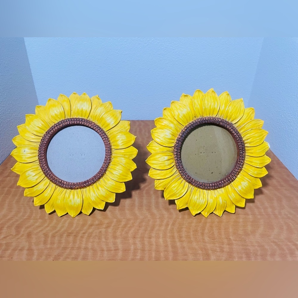 Russ Berrie Handcrafted Sunflower Standing Oval Painted Frame